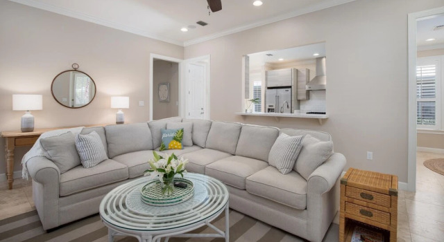 Remodeled House With Fenced Backyard and Golf Cart, Varaa Hotelli Hotellit Emerald Coast uima-altaalla, Uima-allas