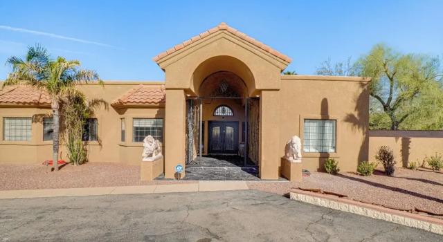 Resort-style Backyard & Pool: Luxe Tucson Home, Забронировать Дом для отпуска Тусон штат Аризона