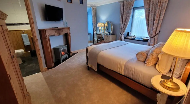 Farmhouse B&B Family stay or Romantic break, on our smallholding close to Narberth, Забронировать Отель «постель и завтрак» Нарберт 