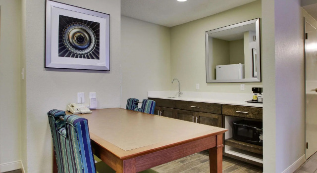 Четырёхместный люкс c 1 комнатой Hampton Inn Warner Robins
