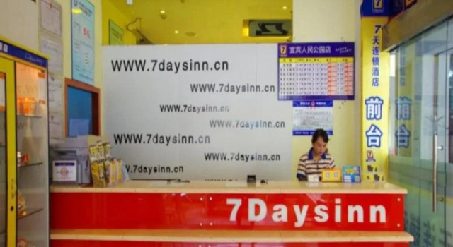 7 Days Inn Yinbin Ren Min Park Branch, Varaa Hotelli Hotellit Sichuan pysäköinnillä, Pysäköinti