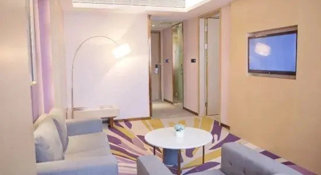 Двухместный люкс Lavande Hotel Shenzhen International Convention and Exhibition Center & Shajing Jingji Baina
