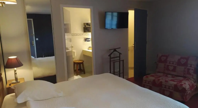 Трёхместный номер Classic Logis Auberge le centre poitou