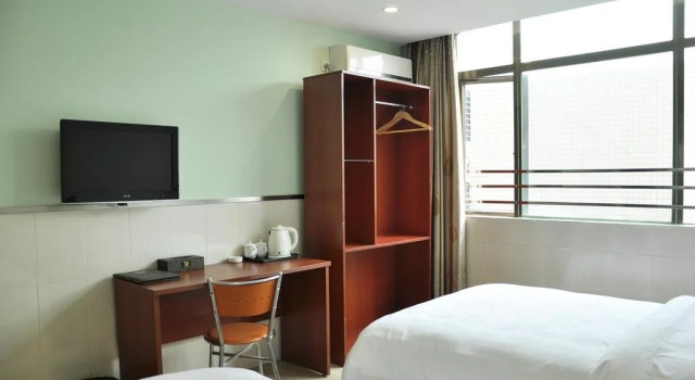 M&D Quality Hotel (Former Yuxiang Hotel), Забронировать Отель Отели Лунхуа с парковкой, Парковка