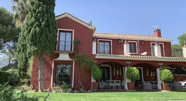 Villa Nabrisa Marbella, Забронировать Вилла Отели Марбелья с парковкой, рядом с Пляж Эль-Пинильо, Парковка