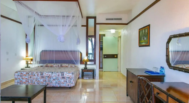 Люкс Deluxe с видом на воду Mombasa Beach Hotel
