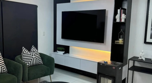 Апартаменты с 2 комнатами с балконом 2 Bedroom Apartment Near Monte Casino