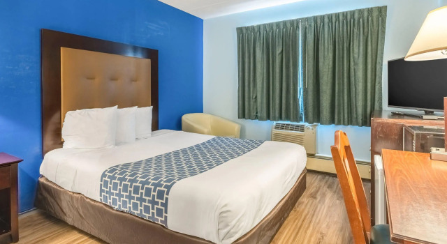 Двухместный номер Standard Econo Lodge Inn & Suites Windsor Locks Bradley Airport