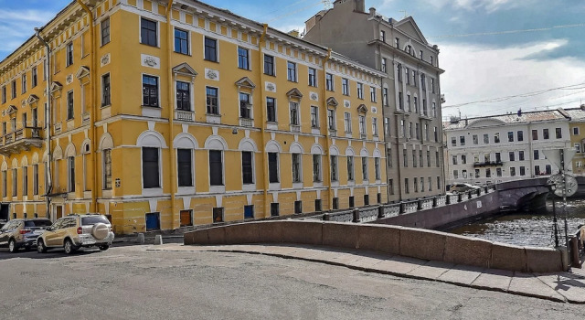 Home4day Spacious Apartment by the Hermitage