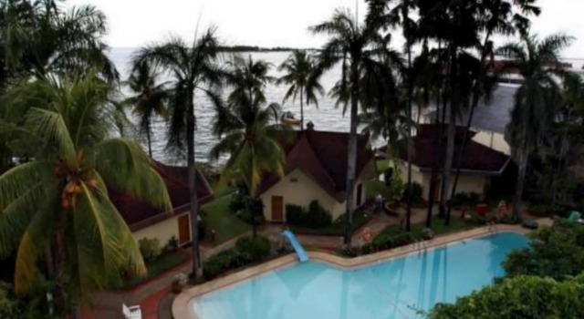 Номер Deluxe Makassar Golden Hotel