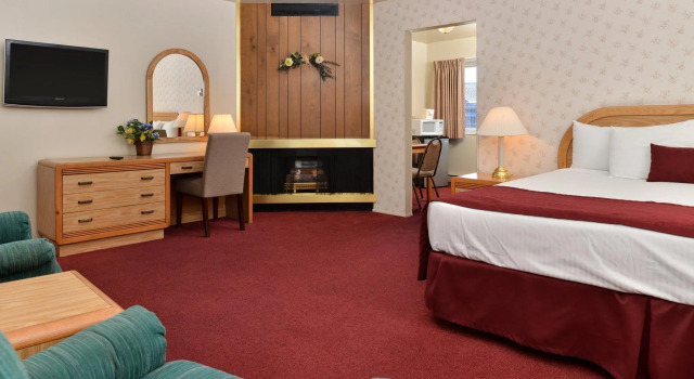 Svendsgaards Lodge- Americas Best Value Inn & Suites, Забронировать Мини-отель Отели Солванг с бассейном, Бассейн