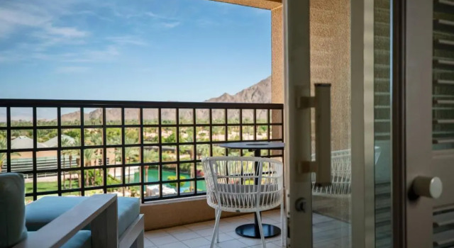 Двухместный номер Standard с балконом и с видом на бассейн Renaissance Esmeralda Resort & Spa, Indian Wells