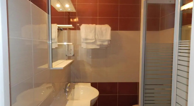 Четырёхместный номер Standard Hotel Belle Vue