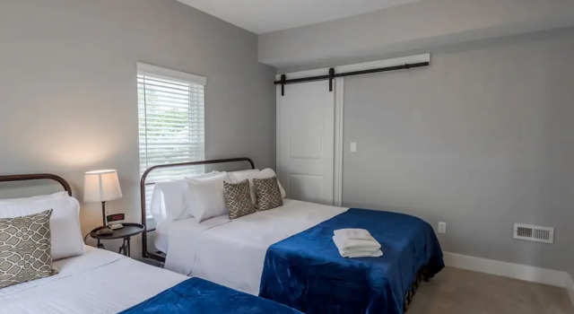 Brand New 4 Bedroom Luxury Home in Indy!, Prenota Hotel Hotel a Indiana con parcheggio, Parcheggio