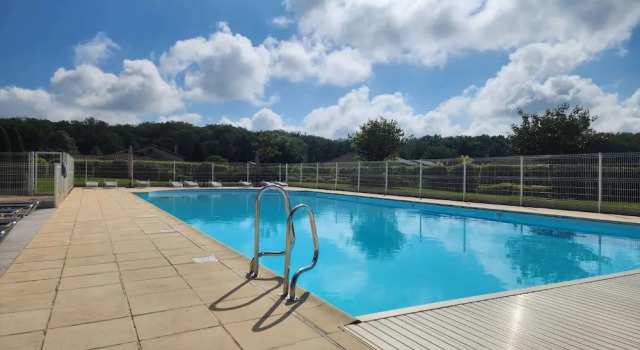 Villa in Les Forges with Golf and Pool, Prenota Villa Hotel a Aquitania con parcheggio, Parcheggio