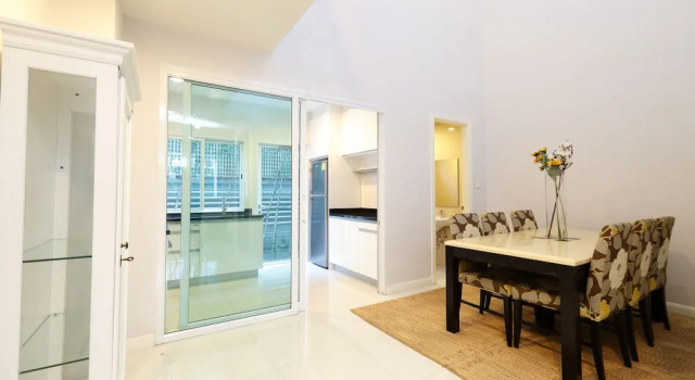 3 Bedrooms Central Bangkok - Perfect Home, Забронировать Отель Отели Бангкока с бассейном, рядом с Улица Сой Ковбой, Бассейн
