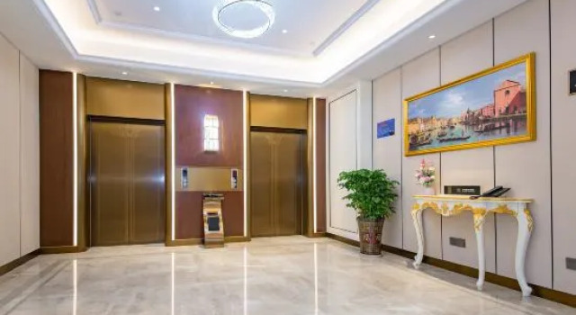 Vienna International Hotel  Qianjiang Qianyang West Road  Bus Station, Boek Hotel Qianjiang Hubei
