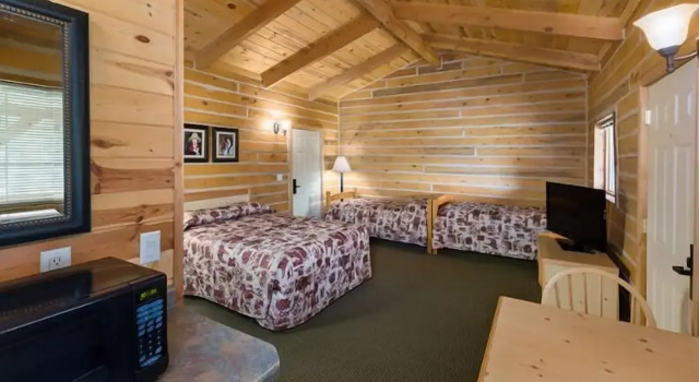 Четырёхместный номер Standard Rock Crest Lodge & Cabins