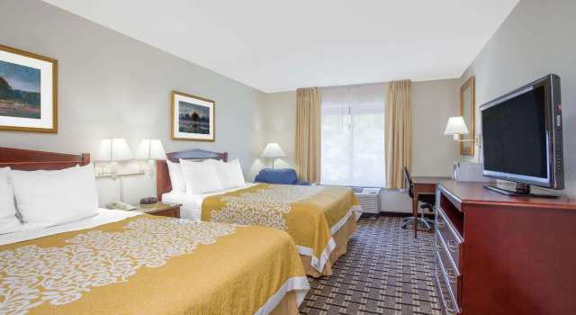Четырёхместный номер Standard Days Inn Hilton Head