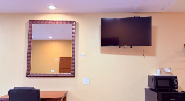 Четырёхместный номер Economy Aloha Inn McAllen Airport near Medical center Tx