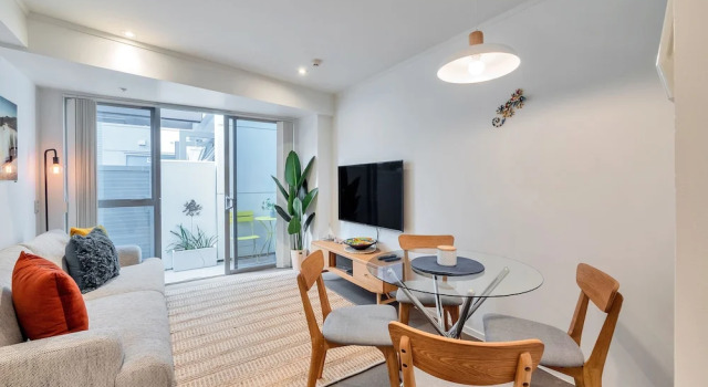 Апартаменты Chic 3 Bedroom City Central with Parking