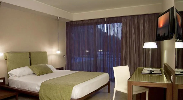 Люкс с видом на море Olympic Palace Hotel