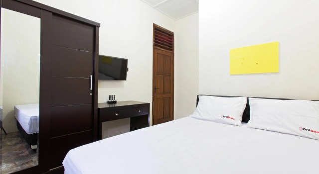 RedDoorz @ Cempaka Putih Barat, Book Hotel Hotels in Jakarta with Parking, Parking