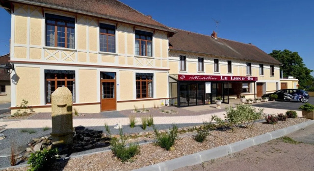Logis Hostellerie du Lion d'Or, Boek Hotel La Perche Centre