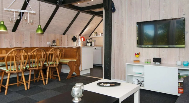 Tranquil Thatched Cottage on Romo-by Traum