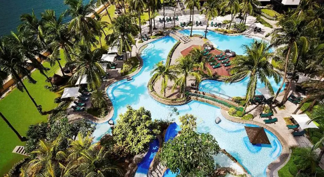 Двухместный номер Standard с балконом Sofitel Philippine Plaza Manila