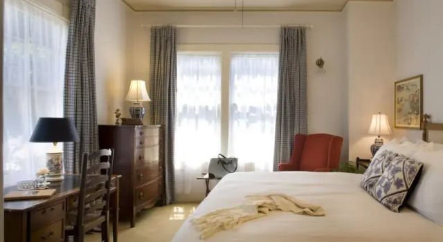 Country House, Забронировать Отель Отели Санта-Барбара 3 звезды, рядом с Музей карет Санта-Барбары, 3*