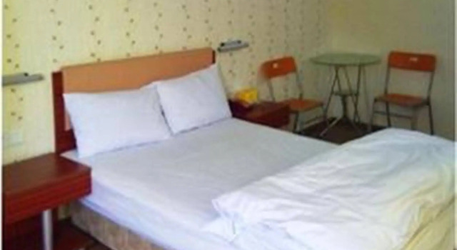 Shantou Jun Yue Business Hotel Tongyi Road Branch, Boek Hotel Hotels in Guangdong met parkeren, Parkeren