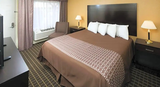 Номер Standard GuestPlace Inn & Suites