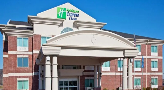 Семейный люкс Holiday Inn Express Hotel & Suites Hillview by IHG