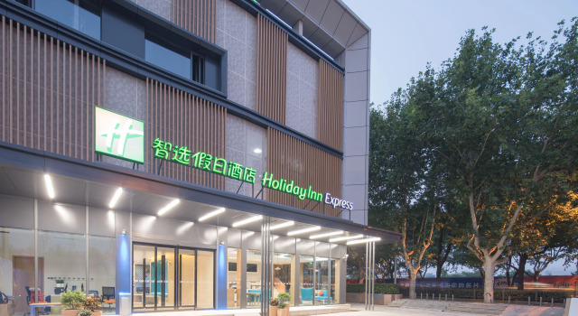 Holiday Inn Express Shanghai Jiading Center by IHG, Varaa Hotelli Jiading Shanghai