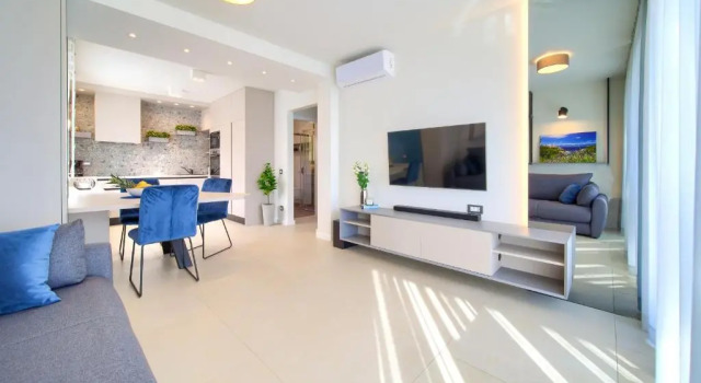 Residence Vrbnik, Varaa Hotelli Hotellit Kvarner Islands uima-altaalla, Uima-allas