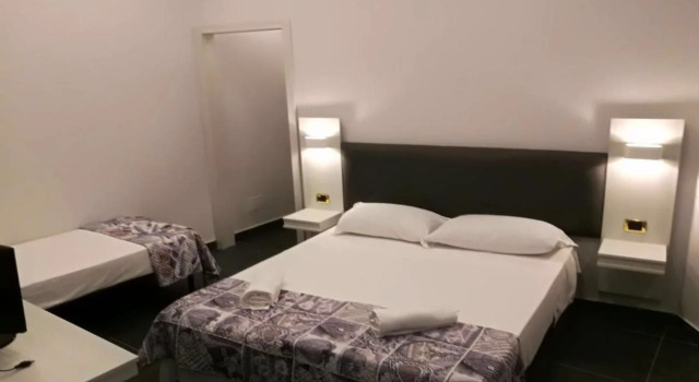 Hotel Oceania, Забронировать Отель Отели Неаполя с завтраком, рядом с Кафедральный собор Неаполя, Завтраки
