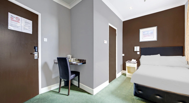 OYO Bostons Manor Hotel, Hanwell London