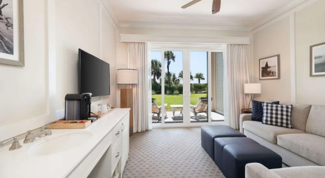Четырёхместный люкс с видом на бассейн Jekyll Ocean Club Resort