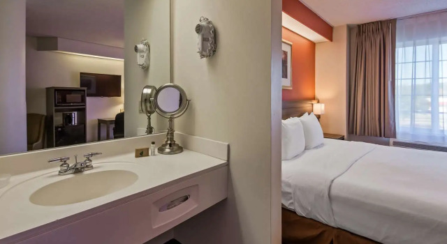 Двухместный номер Standard с видом на внутренний двор Charlevoix Inn & Suites SureStay Collection by Best Western