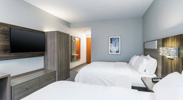 Holiday Inn Express and Suites Columbus Edinburgh by IHG, Buchen Sie Hotel Hotels in Edinburgh mit Parkplatz, Parkplätze