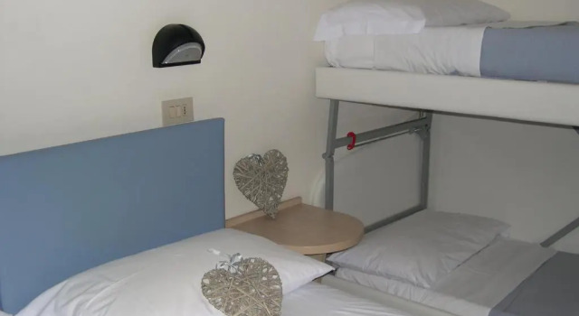 Четырёхместный номер Standard с балконом Hotel Smart Cervia B&B