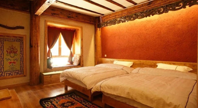 Tibetan-style Courtyard Hotel