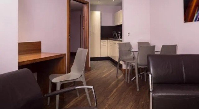 Люкс с 2 комнатами с балконом Roomzzz Leeds City
