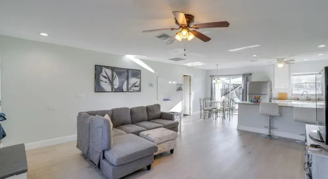Fort Myers Vacation Home w/ Patio ~ 14 Mi to Beach, 预订 酒店 圣卡洛斯公园 美利坚合众国-美利堅合眾國
