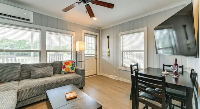 Waterfront Living & Resort Perks! Lake Norman Stay