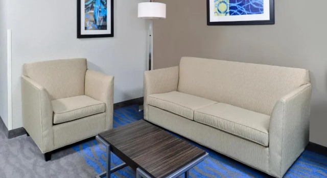 Люкс Holiday Inn Express Hotel & Suites St. Louis West-OFallon by IHG