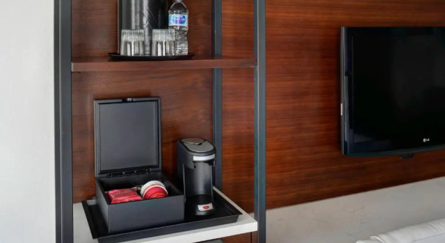 Номер Standard Marriott East Lansing at University Place