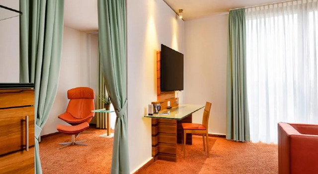 Люкс с балконом Schlosshotel Hellenstein