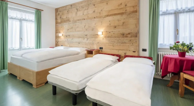 Семейный номер Standard с балконом Hotel Oasi